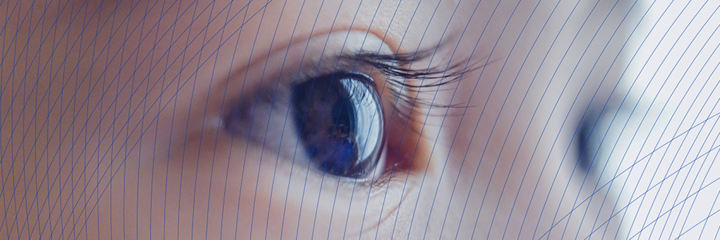 Auge eines Kindes, das in die Ferne blickt